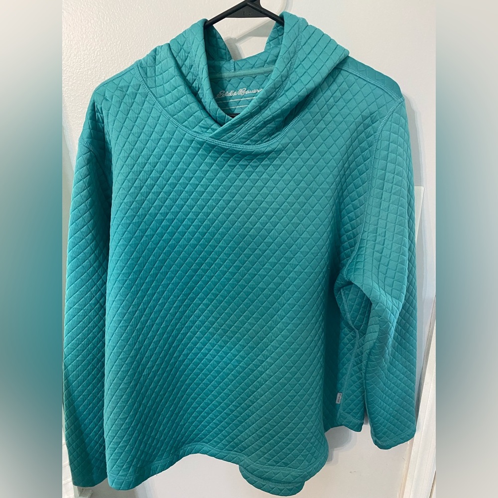 Women’s Eddie Bauer Sweatshirt    Soft and comfortable xl
